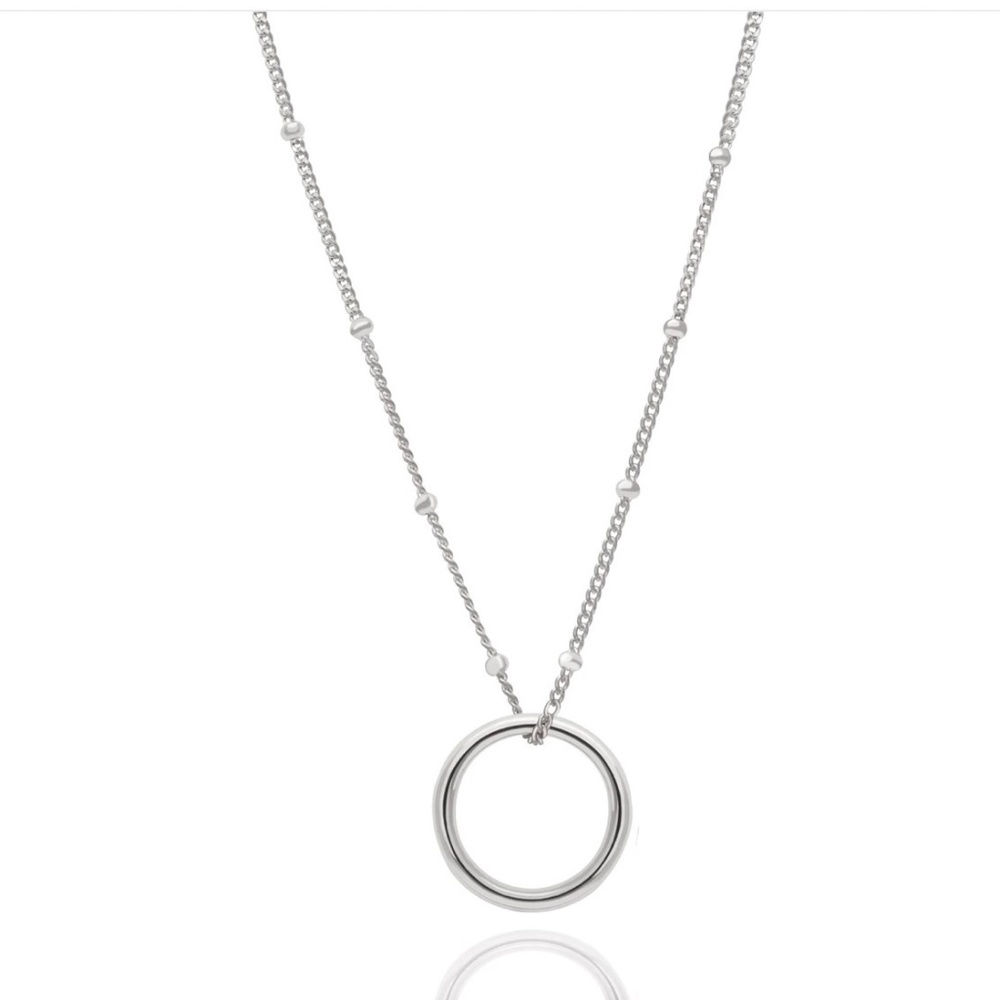Astrid & Miyu Basic Halo Pendant Necklace in Silver